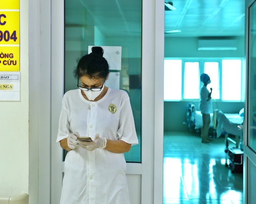 Du khách nước ngoài được cách ly tại bệnh viện Thanh Nhàn (Hà Nội).