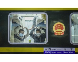 Ảnh: Niềm vui trên chuyến tàu liên vận cuối cùng sang Trung Quốc trước khi tạm dừng vì dịch corona