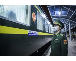 Ảnh: Niềm vui trên chuyến tàu liên vận cuối cùng sang Trung Quốc trước khi tạm dừng vì dịch corona