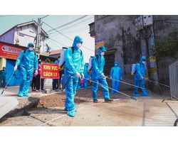Phong tỏa, phun khử trùng khu vực nơi bệnh nhân 266 cư trú