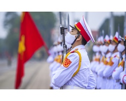 Bộ Ảnh:Trang nghiêm lễ thượng cờ tại Quảng trường Ba Đình nhân dịp 45 năm ngày thống nhất đất nước trong mùa dịch covid-19